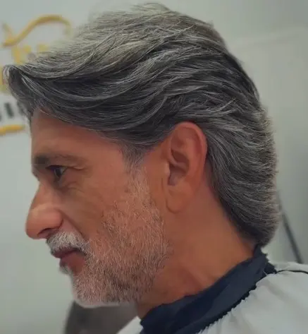 Corte clássico masculino realizado na Golden Hair Barbershop