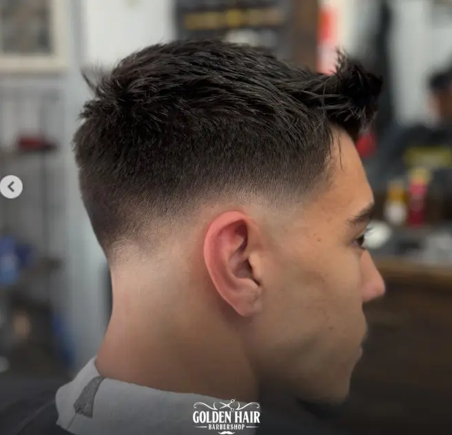 Degradê baixo com acabamento preciso realizado na Golden Hair Barbershop